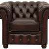 De Sandhurst Chesterfield stoel: een elegante combinatie van verfijnd design en optimaal zitcomfort. De licht achterover hellende rugleuning zorgt voor extra ontspanning.