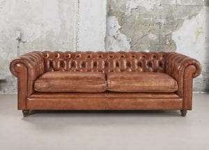 Delta-chesterfield-eigentijds-3-5zits-bank-Malbeck-vintage-cognac-vooraanzicht