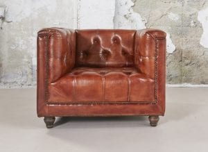 Delta-chesterfield-eigentijds-stoel-Boston-vintage-cognac-vooraanzicht