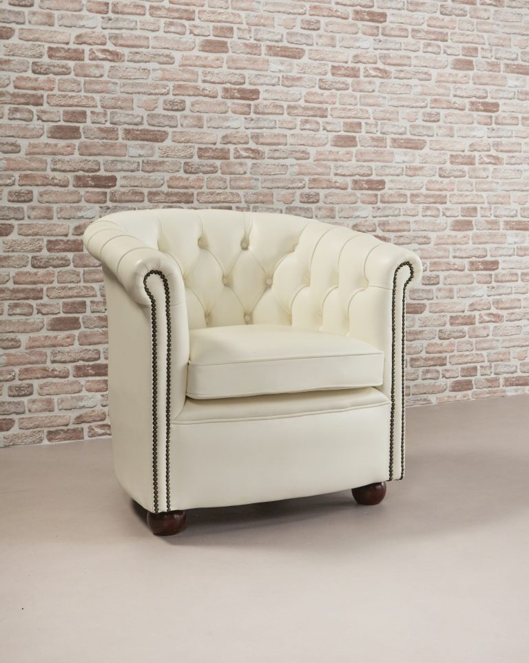 Delta-chesterfield-traditioneel-tub-chair-byran-magnolia-white-zijaanzicht-rechts