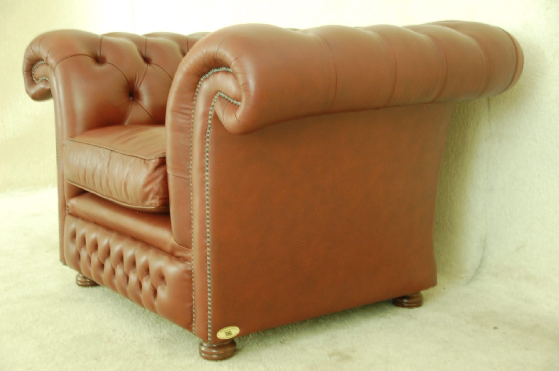 Extra grote chesterfield lowback fauteuil