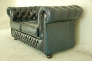 gebruikte blauwe twee zits chesterfield bank