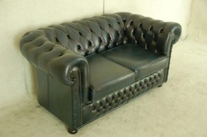 gebruikte blauwe twee zits chesterfield bank