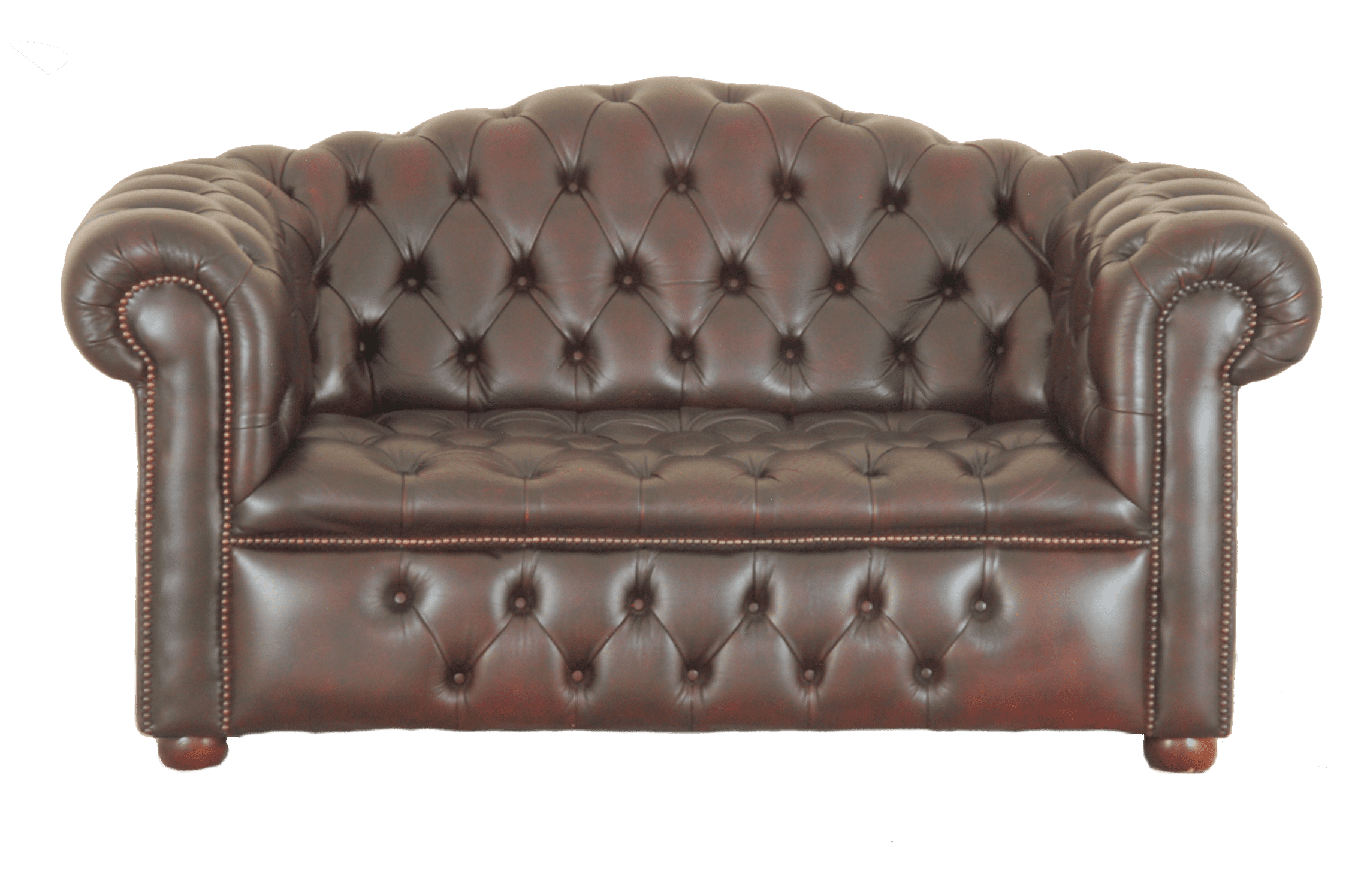 Elegante 2-zits Chesterfield bank in antiek bruin met geknoopte zitting. Hoge rugleuning voor extra comfort. In goede staat, inclusief occasion-garantie