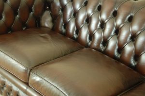 Deze Royale 3 zits Chesterfield koopt je bij Delta Chesterfield in Akkrum √ Grote keuze gerenoveerd of ongerenoveerd √ Met garantie