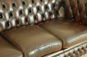 Deze Royale 3 zits Chesterfield koopt je bij Delta Chesterfield in Akkrum √ Grote keuze gerenoveerd of ongerenoveerd √ Met garantie