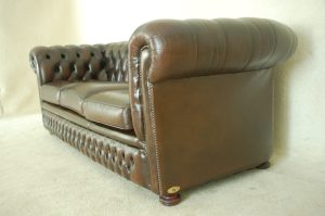 Curved back chesterfield gebruikt