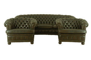 Stijlvolle 3+1+1 gebruikte Chesterfield set met gebogen rugleuning en zachte zitkussens. In goede staat en inclusief occasion-garantie voor extra zekerheid