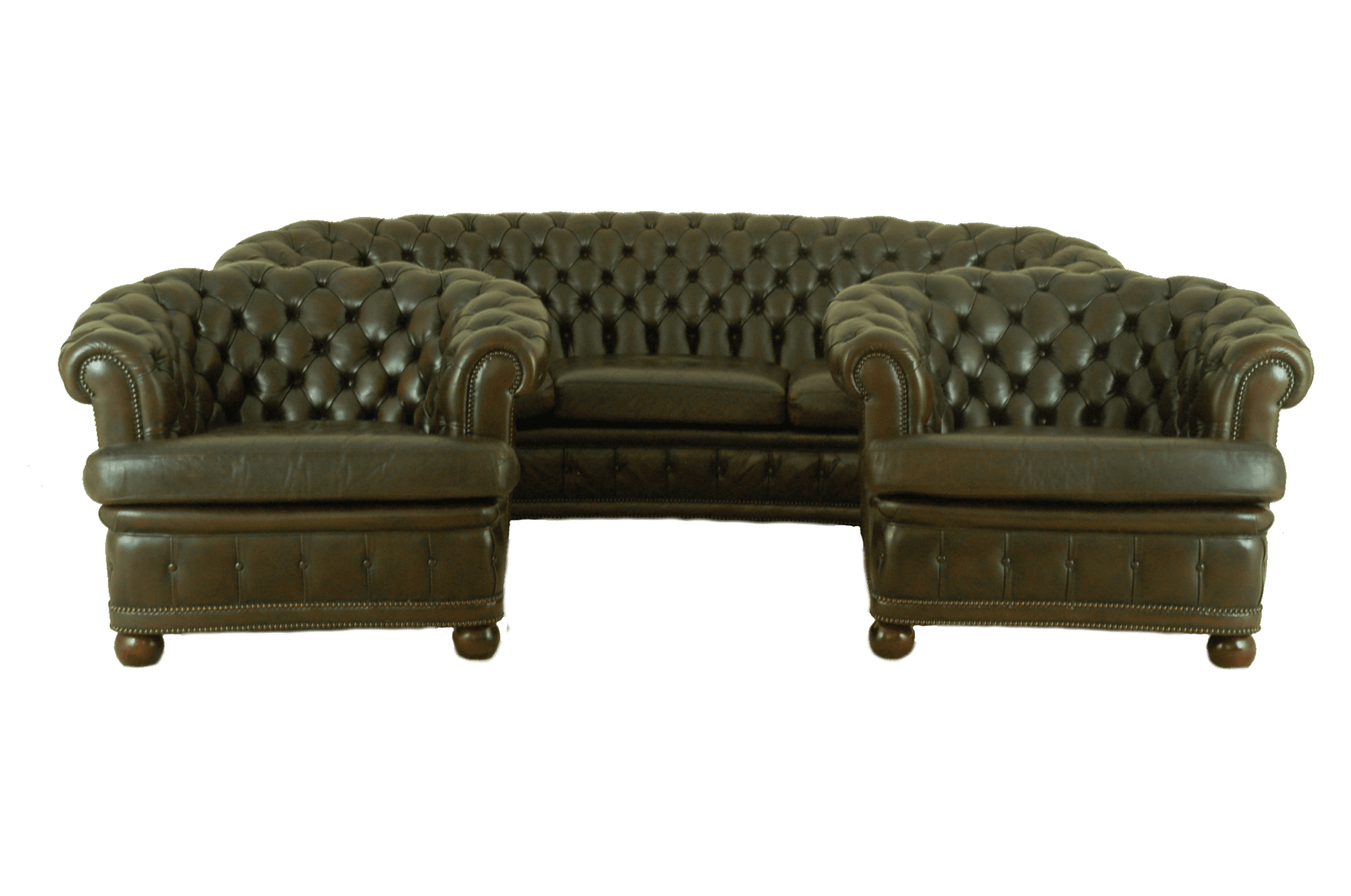 Stijlvolle 3+1+1 gebruikte Chesterfield set met gebogen rugleuning en zachte zitkussens. In goede staat en inclusief occasion-garantie voor extra zekerheid