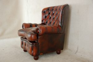 Oorfauteuil model Monks in gold