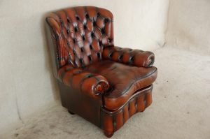 Oorfauteuil model Monks in gold