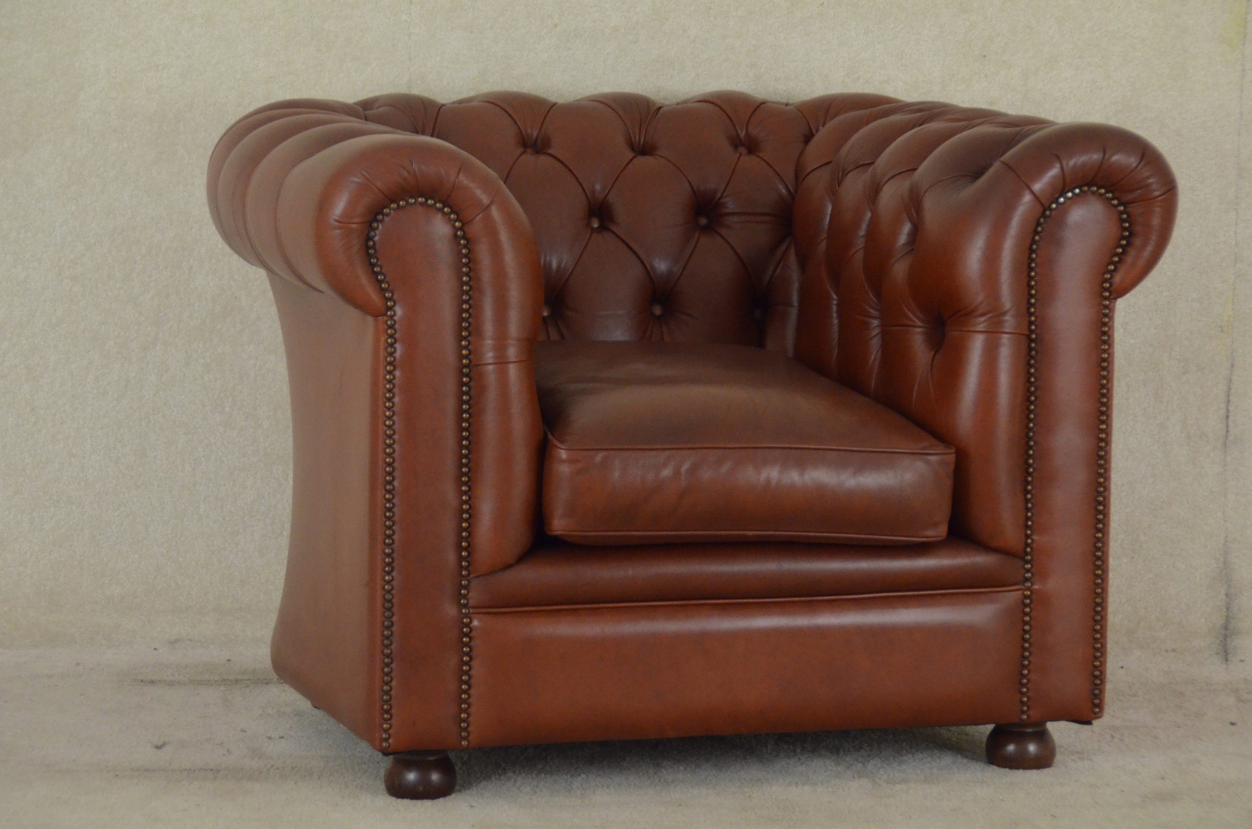 Low back chesterfield chair occasion in cognac