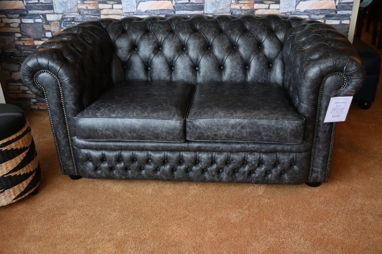 2 zits chesterfield bank in zwart vintage leder