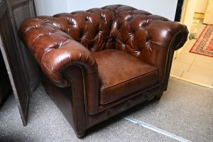 chesterfield lowback chair met stapelkorting