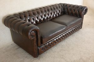 gebruikte 3+2+1 chesterfield set in de warme kleur roest bruin.