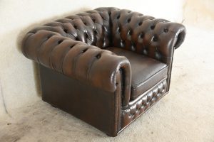 gebruikte 3+2+1 chesterfield set in de warme kleur roest bruin.