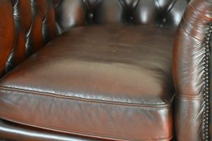 gebruikte antiek rode chesterfield lowback chair