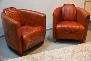 Rolf stoel, nostalgisch gestoffeerd en handmatig ingekleurd in de kleur Cognac. Nu in de Eindejaarsactie van €1075 voor slechts €875