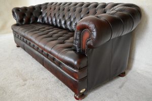 gebruikte buttoned seat chesterfield in het bruin