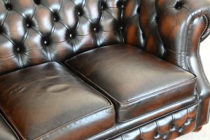 gebruikte bruine 3 zits chesterfield met scooped arm en medium hoge rug