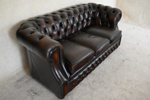 gebruikte bruine 3 zits chesterfield met scooped arm en medium hoge rug