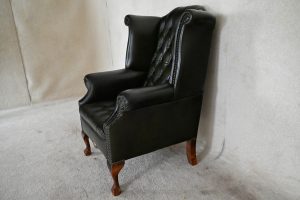 groene gebruikte chesterfield stoel met geknoopte zitting