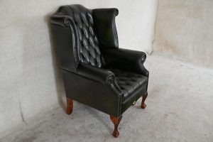 groene gebruikte chesterfield stoel met geknoopte zitting