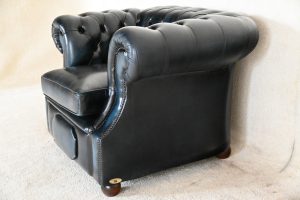 low back chair chesterfield in ant. blue