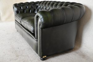 Vintage chesterfield tweezits bankje