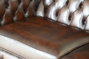 gebruikte full size chesterfield driezits bank