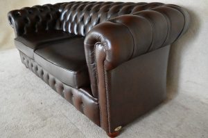 gebruikte full size chesterfield driezits bank