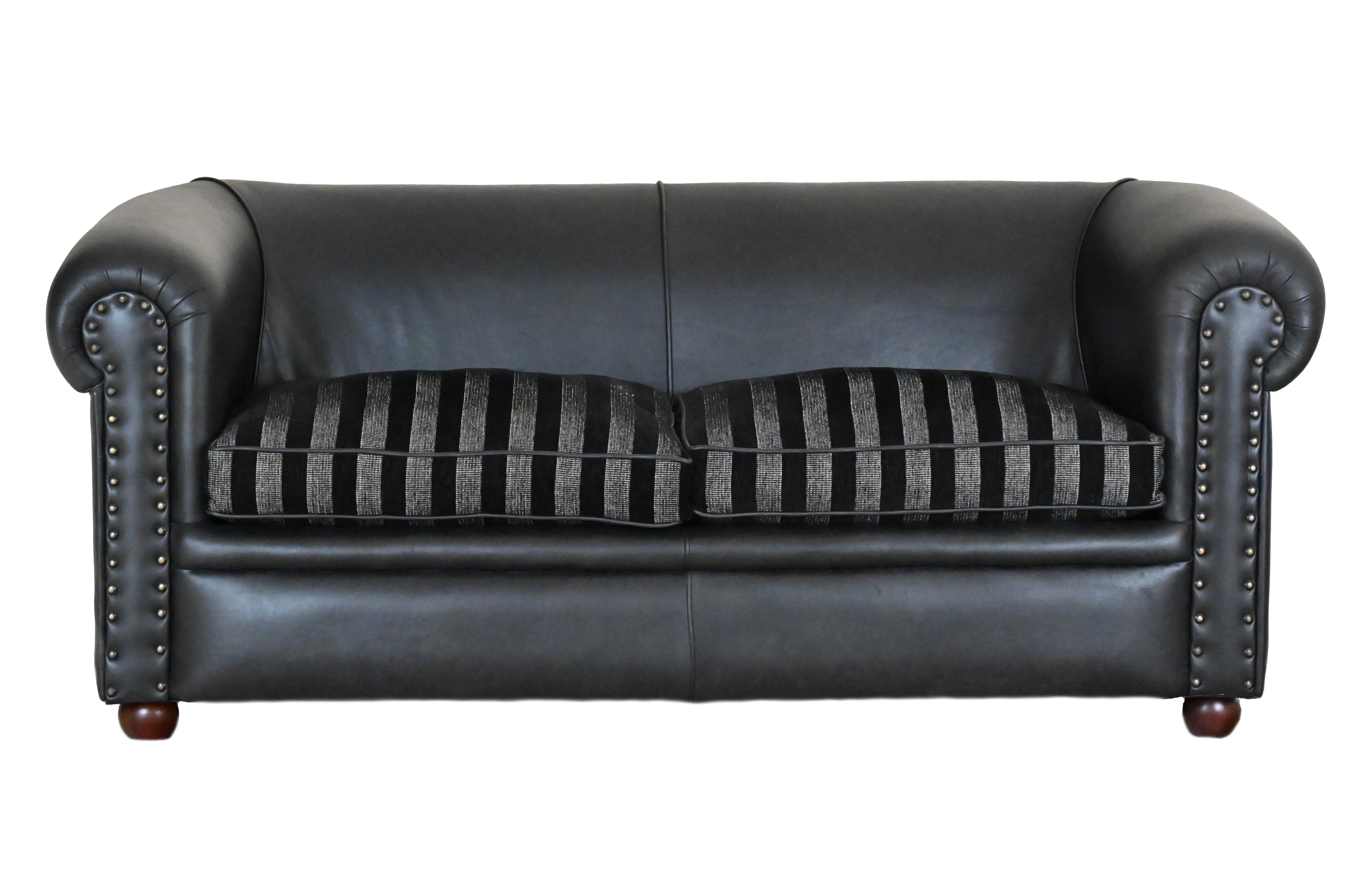 zwarte leren chesterfield bank met stoffen zitkussens gebruikt