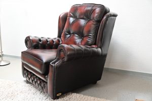 Sandringham toonkamermodel hoge chesterfield oorfauteuil