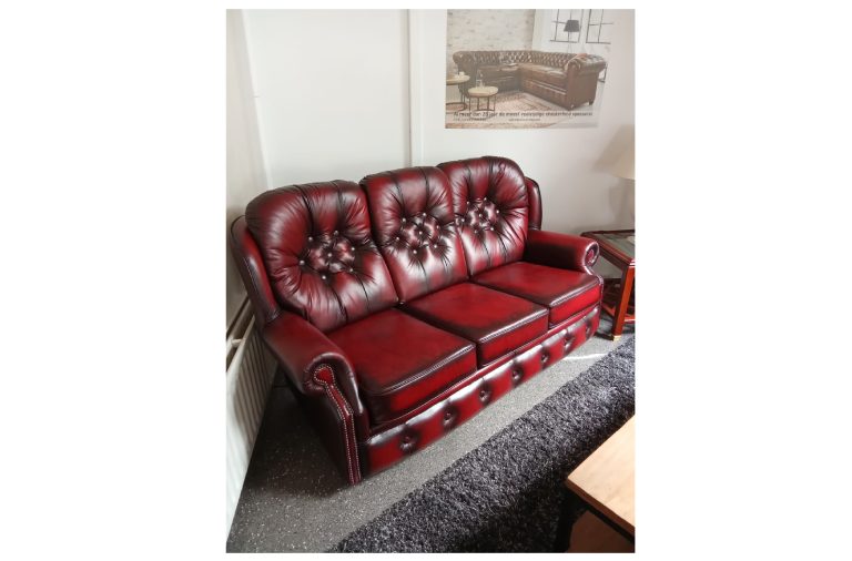 Nieuw overcompleet voorraadmodel Trinity chesterfield driezitter