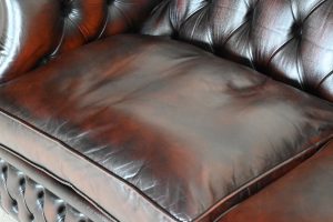 Ervaar ultiem zitcomfort met de Windsor Chesterfield set. Dankzij de hogere rugleuning en medium zitkussens geniet je van een perfecte balans.245138+245139