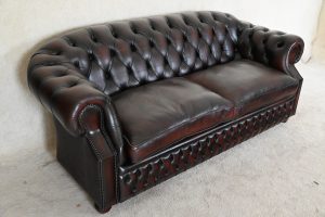 Ervaar ultiem zitcomfort met de Windsor Chesterfield set. Dankzij de hogere rugleuning en medium zitkussens geniet je van een perfecte balans.245138+245139