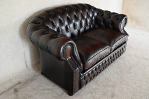 Ervaar ultiem zitcomfort met de Windsor Chesterfield set. Dankzij de hogere rugleuning en medium zitkussens geniet je van een perfecte balans.245138+245139