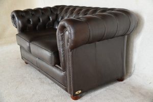 3+2 zits chesterfield in ant. Brown
