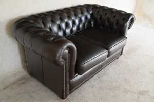 3+2 zits chesterfield in ant. Brown