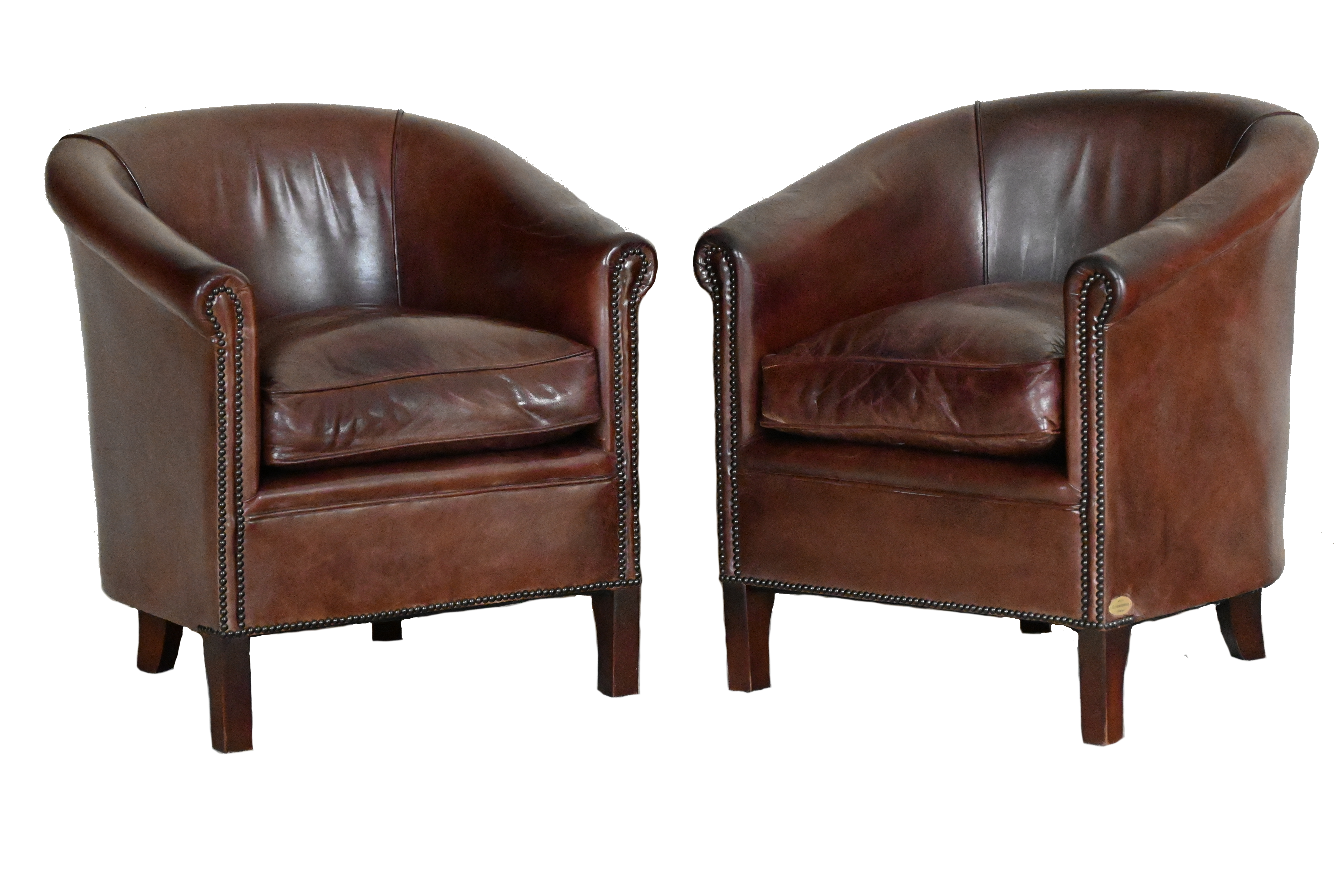 Ontdek deze twee schapenleren clubfauteuils met een prachtige vintage look en optimaal zitcomfort. Tijdloos design en stevige constructie. Bekijk ze nu!
