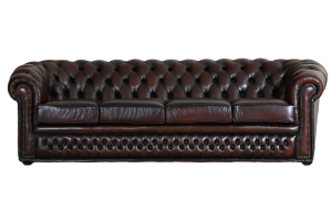 Ontdek deze royale 4-zits Chesterfield bank met zachte rugleuning en gerenoveerde zitkussens. Tijdloos design en optimaal comfort. Kom eens proef zitten.