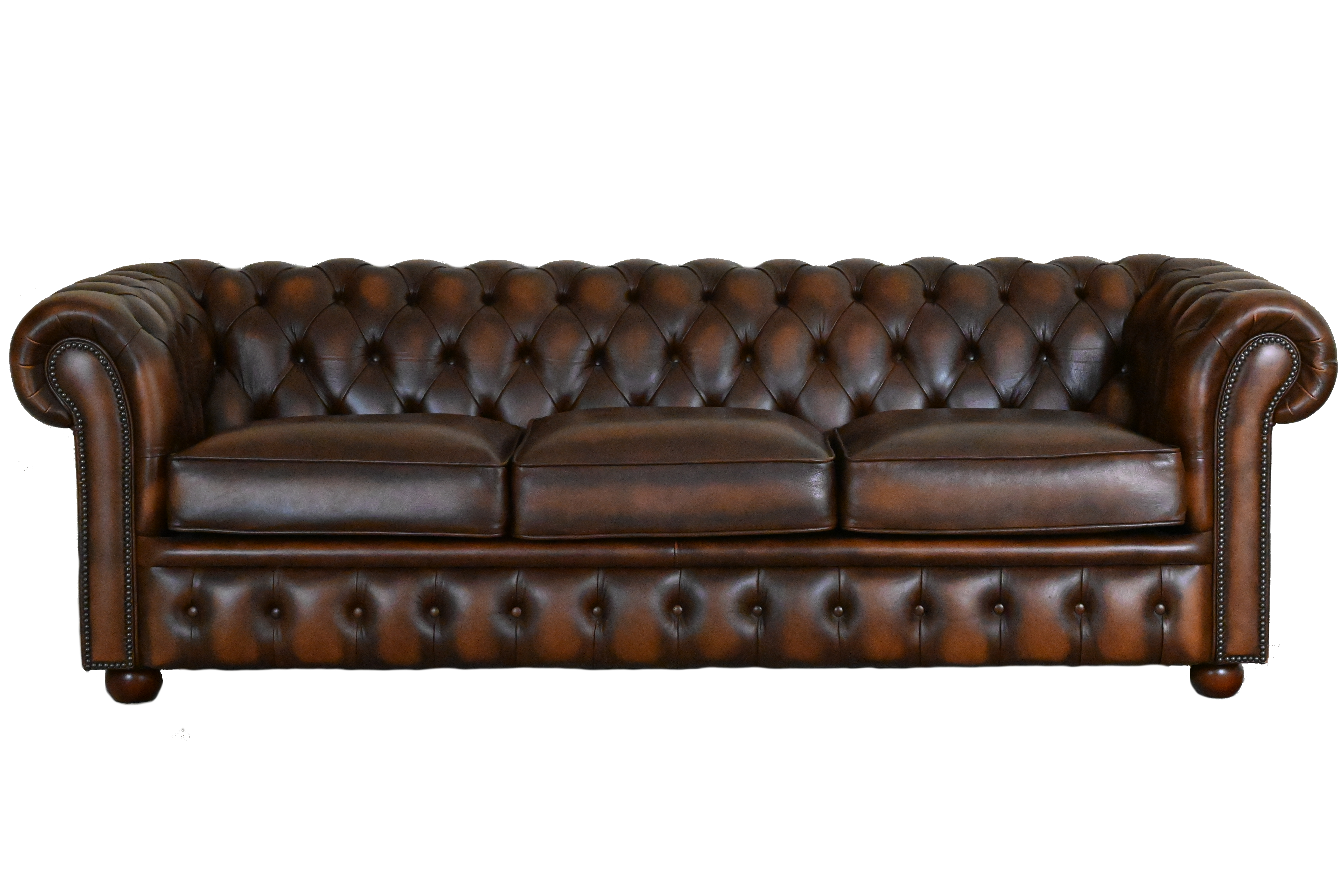 De Sandhurst Chesterfield 4-zits bank biedt stijl en comfort in perfecte balans. Een tijdloos model met een ontspannen zit en stoere uitstraling.