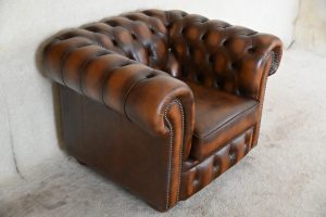 De Lowback Chair Sandhurst is een stijlvolle Chesterfield met medium zitcomfort. Een unieke kans om een bijna nieuwe fauteuil aan te schaffen. Bekijk nu!