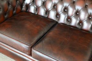 Royale gebruikte Chesterfield 3-zitsbank in Dark Rust. Comfortabel, gecontroleerd in eigen werkplaats en geleverd met garantie. Bekijk dit unieke exemplaar!