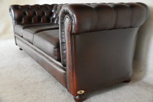 Royale gebruikte Chesterfield 3-zitsbank in Dark Rust. Comfortabel, gecontroleerd in eigen werkplaats en geleverd met garantie. Bekijk dit unieke exemplaar!