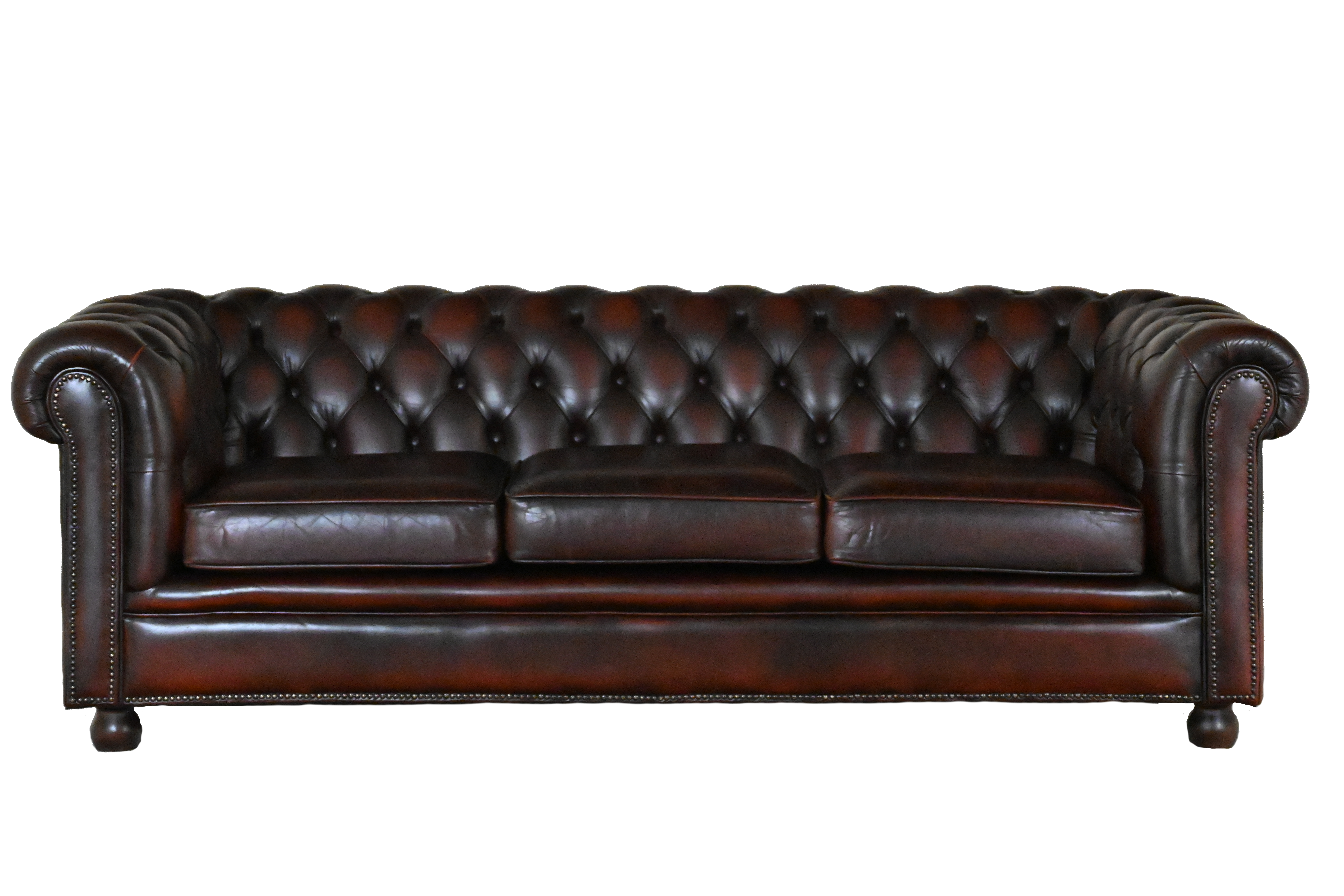 Royale gebruikte Chesterfield 3-zitsbank in Dark Rust. Comfortabel, gecontroleerd in eigen werkplaats en geleverd met garantie. Bekijk dit unieke exemplaar!