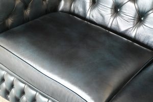 Elegante gebruikte 3-zits Chesterfield bank met medium zitcomfort en stevige rug. Gecontroleerd, duurzaam en geleverd met garantie van Delta Chesterfield.
