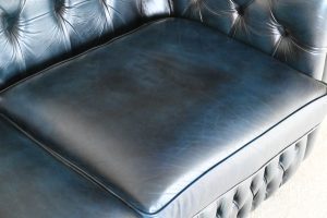 Elegante gebruikte 3-zits Chesterfield bank met medium zitcomfort en stevige rug. Gecontroleerd, duurzaam en geleverd met garantie van Delta Chesterfield.