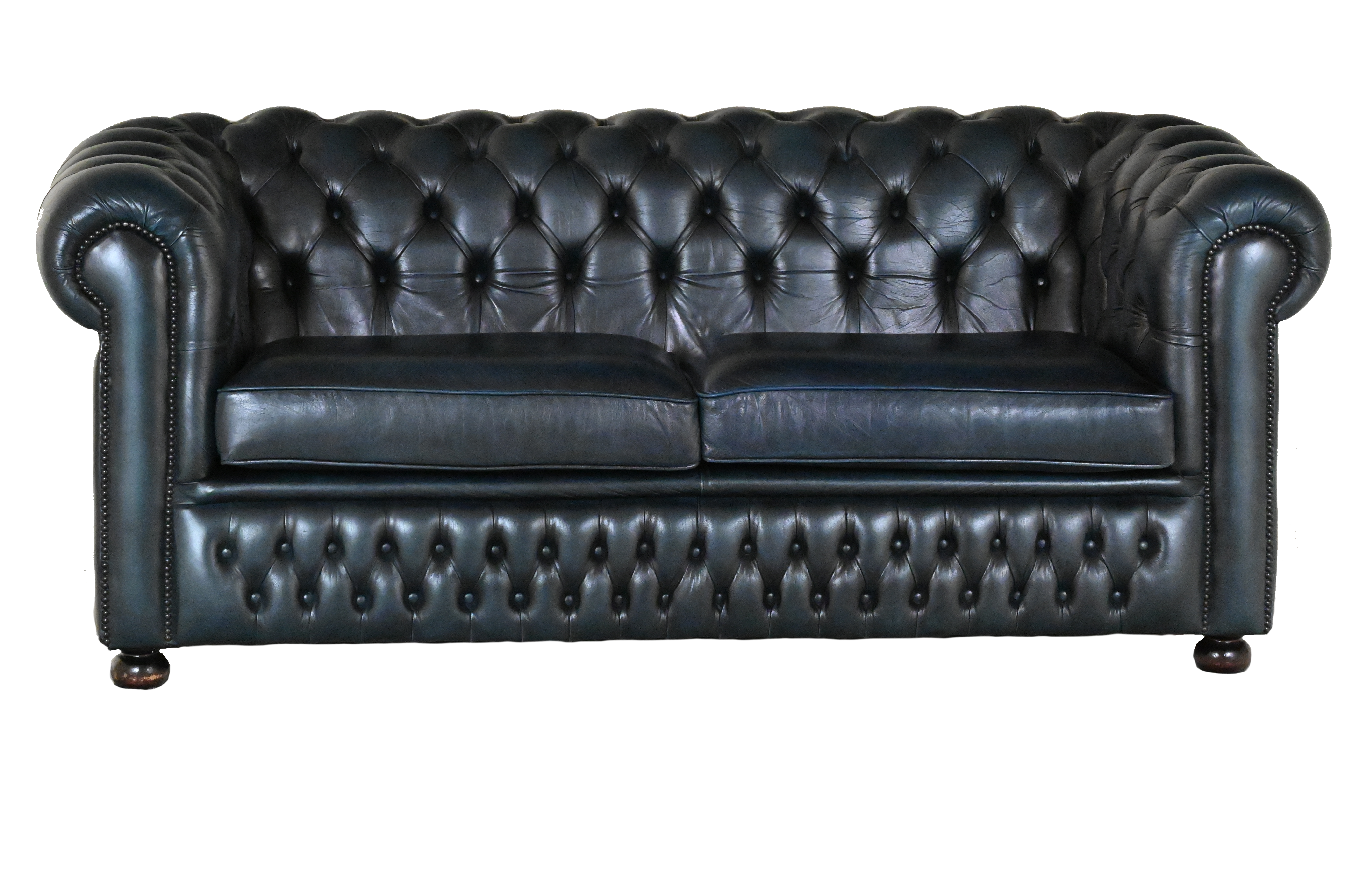 Elegante gebruikte 3-zits Chesterfield bank met medium zitcomfort en stevige rug. Gecontroleerd, duurzaam en geleverd met garantie van Delta Chesterfield.