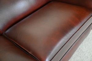 Ontdek deze gebruikte Chesterfield 3-zits bank zonder knopen. Duurzaam, stijlvol en comfortabel. Vakmanschap en service van Delta Chesterfield.